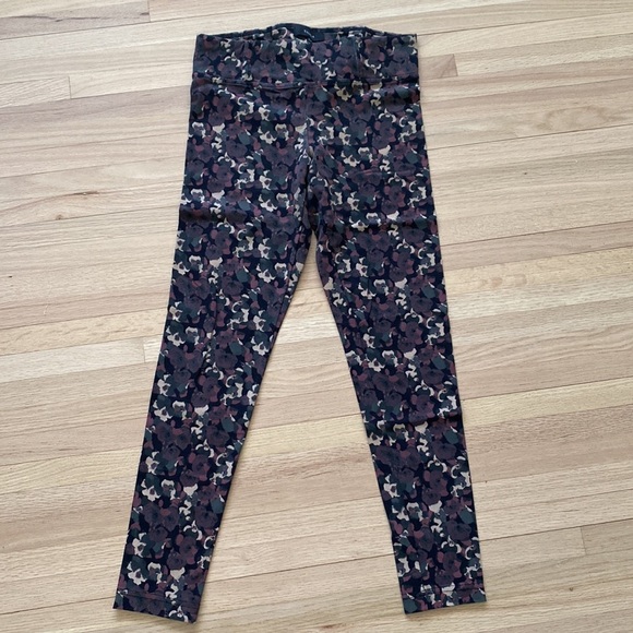 NWOT Aritzia Talula Leggings - Floral Print - Picture 3 of 4